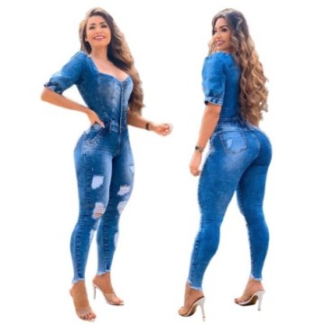 Macacão jeans Feminino Casual Rasgado Bevelie