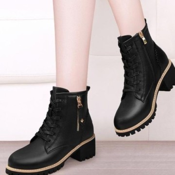 Bota Feminina Elegante Com Sola Grosso Curta Estilo Cavalgada Bevelie